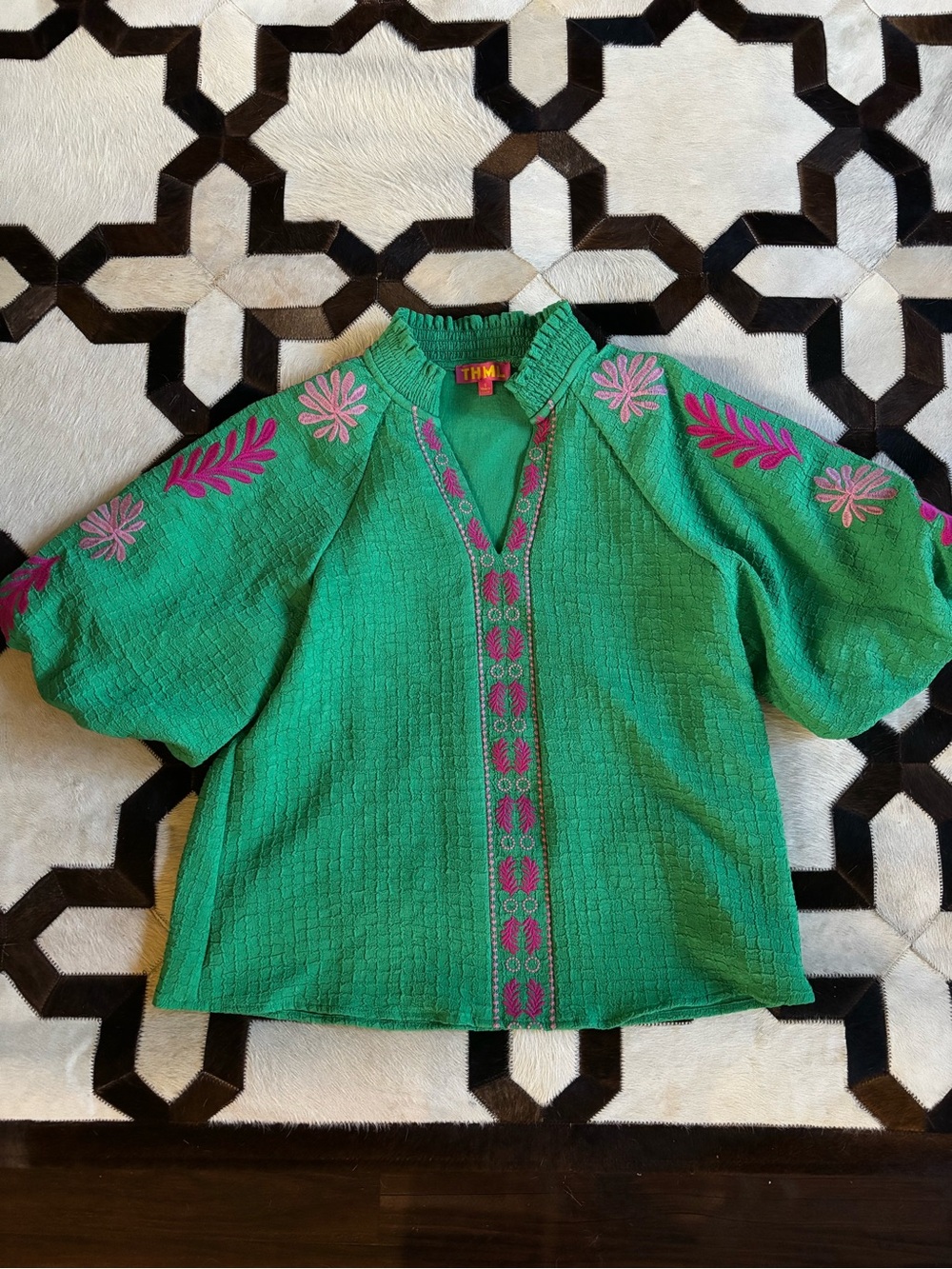💚🩷💚 THML Emerald Green Embroidered Puff Sleeve Tunic with Pink Accents